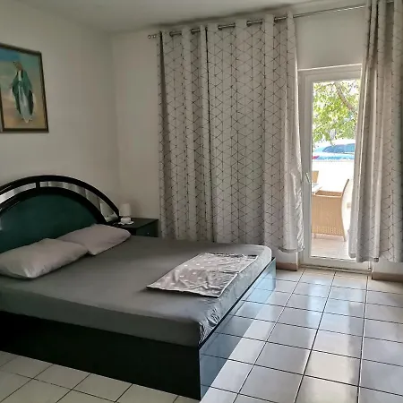 Apartment Lana *